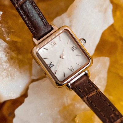 A forma quadrada Roman Watch Slim Belt das mulheres de couro pequenas do relógio de Brown